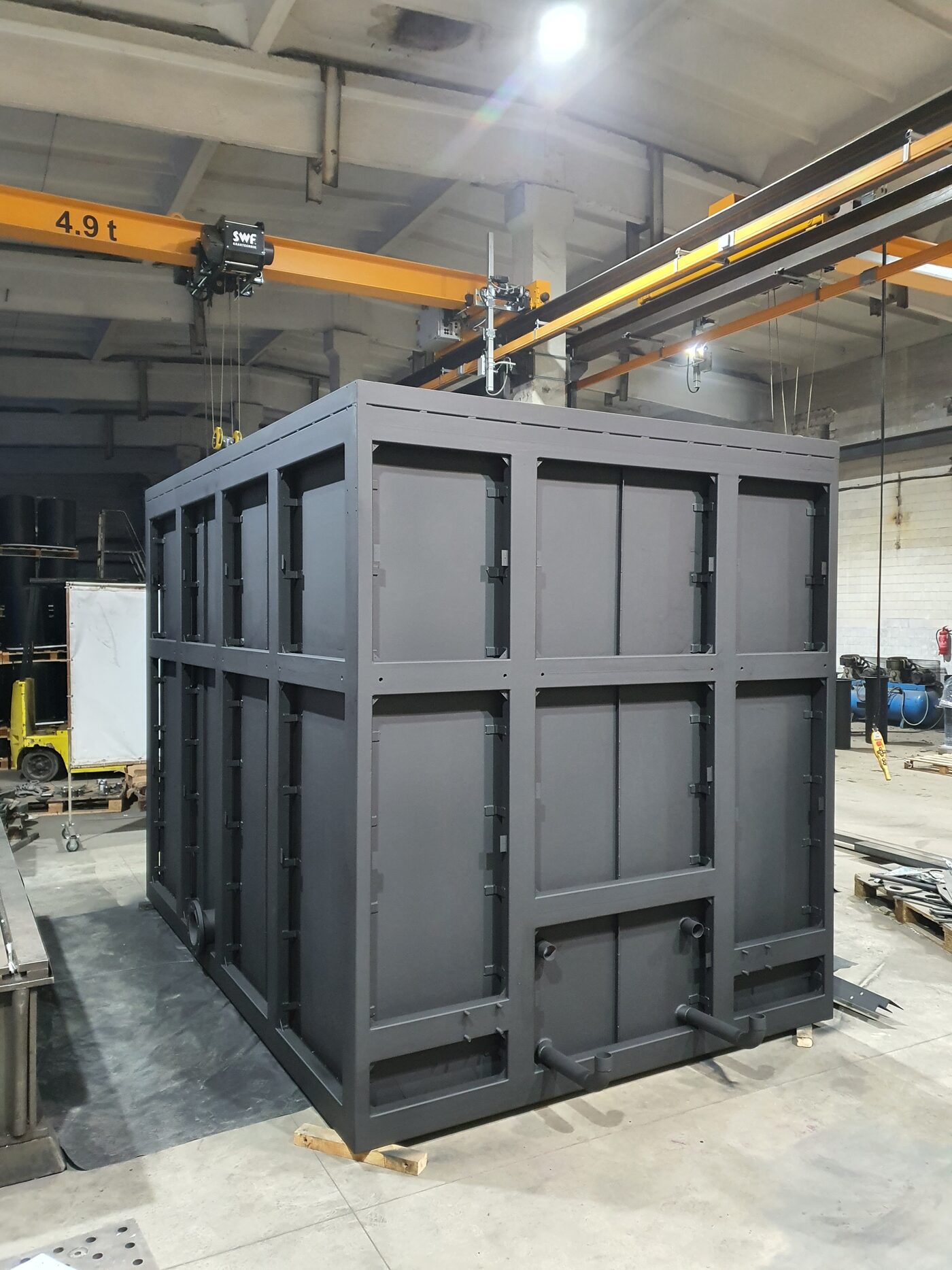 Container or modular structure body