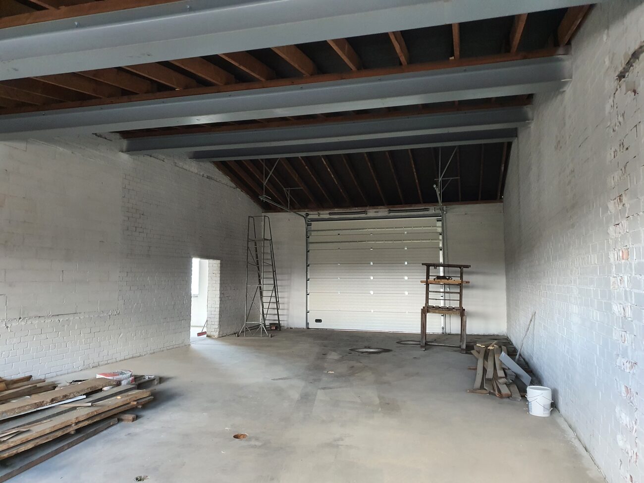 Interior loading and production hall