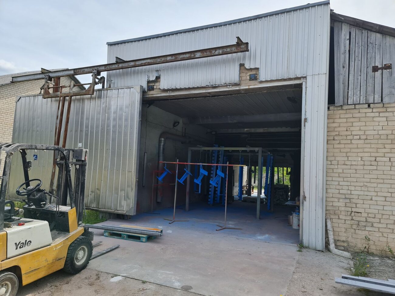 Forklift and logistics zone