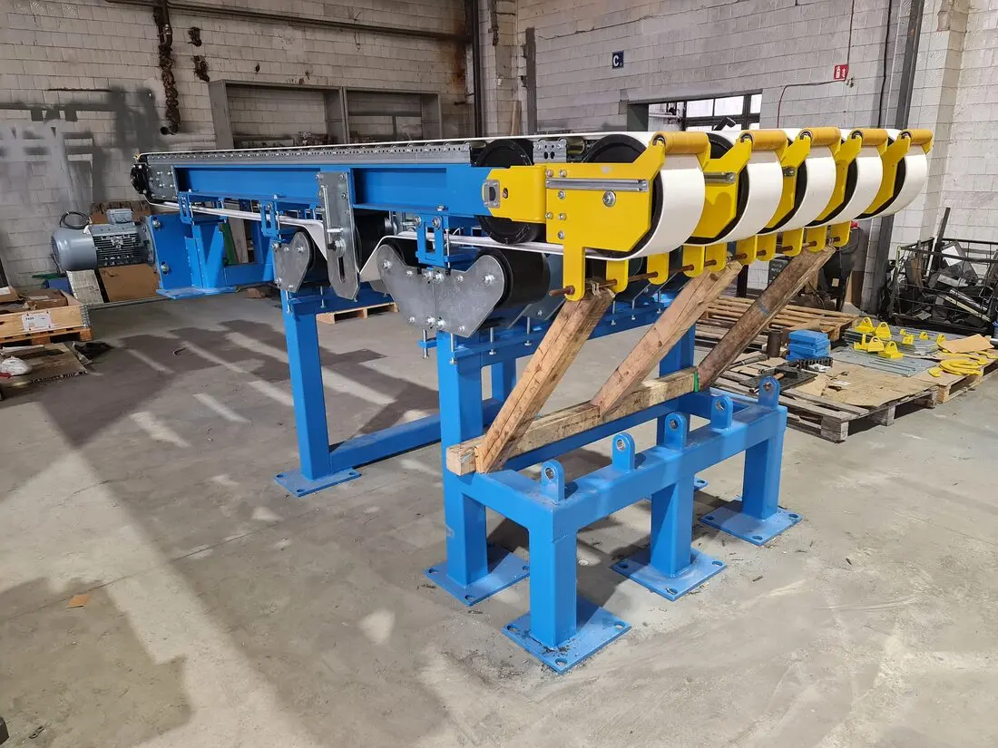 Long blue conveyor